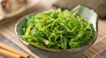 La antigua alga que contribuye a la longevidad y salud de los japoneses, según estudio