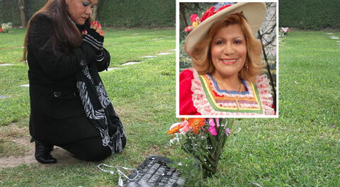 Clarisa visitó la tumba de su hermana.