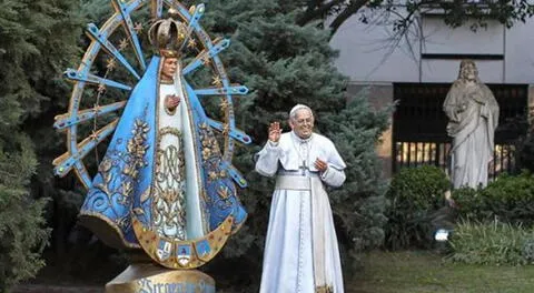 Papa Francisco molesto con estatua hecha en su nombre.