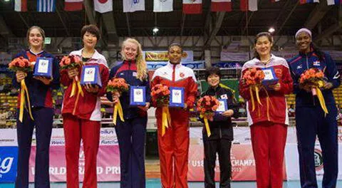 Ángela Leyva y las otras chicas que fueron elegidas en el equipo ideal del mundial.
