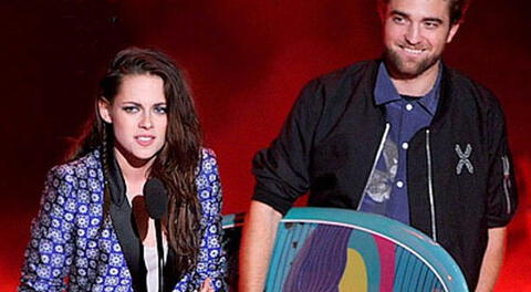 Kristen Stewart y Robert Pattinson en una foto de archivo de los Teen Choice Awards 2012