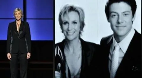 Jane Lynch rinde homenaje a Cory Monteith en la ceremonia de los Premios Emmy 2013