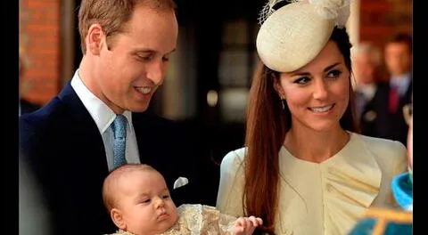 Kate Middleton y el príncipe William bautizaron a su hijo en una ceremonia totalmente familiar .
