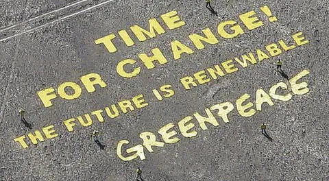 Activistas dejaron el mensaje: "Tiempo de cambio: El futuro es renovable".