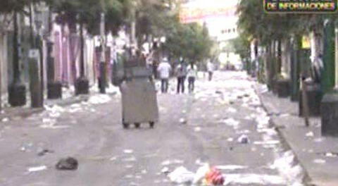 Calles de Gamarra amanecieron con grandes cantidades de basura regadas.