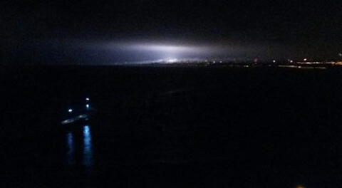 Extraña luz iluminó cielo de Lima: ¿era una nave nodriza? (VIDEO)