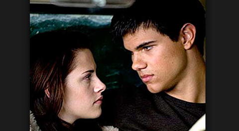 Kristen Stewart se refugia en Taylor Lautner. 