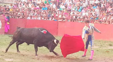 Pavón fue rechazado por sindicato de toreros por no matar a toros. 