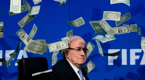 Blatter solo optó por retirarse para luego dar a conocer su molestia por lo ocurrido
