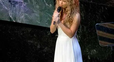 Shakira conmovió con el tema musical.