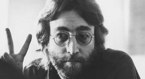 John Lennon y su señal de paz y amor.