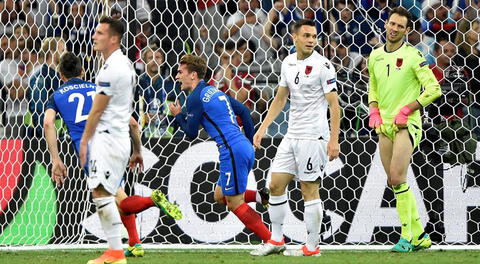 Ya conectó Griezmann y corre a celebrar su gol. FOTO: EFE