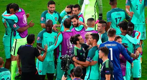 Fue CR7 el mejor del partido al final del encuentro se abraza con su compañero en Madrid el gales Bale