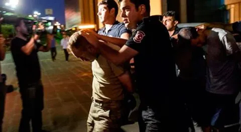 El primer ministro turco, Binali Yildirim, señaló que los arrestos continuaran 