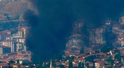 Una gran incendio siembra el caos en el centro de Ankara