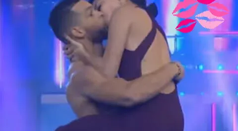 Los Reyes del Playback: Ximena Hoyos sorprende con candente beso a bailarín (VIDEO)