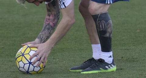 Messi apareció con este sorprendente tatuaje 