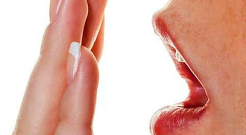 La halitosis procede del metabolismo de las bacterias anaerobias de la boca.