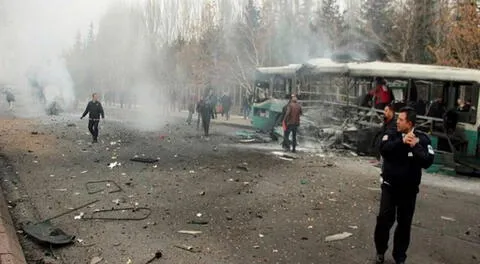 Terrorismo: explosión de coche bomba deja 13 soldados muertos y 55 heridos en Turquía