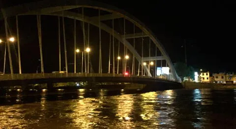 Río Piura se desborda y amenaza con llevarse todo a su paso