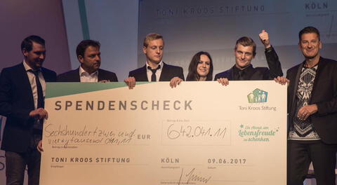Toni Kross obtuvo 442 mil euros por subastar su camiseta que fue a su fundación