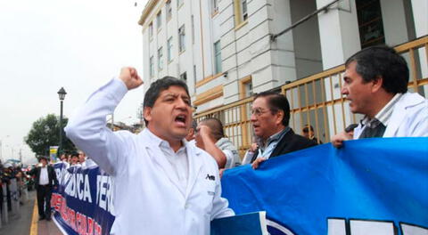 Médicos iniciaron hoy huelga indefinida a nivel nacional