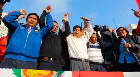 Pedro Castillo protagonizó un mitin en la plaza Dos de Mayo para anunciar suspensión de la huelga