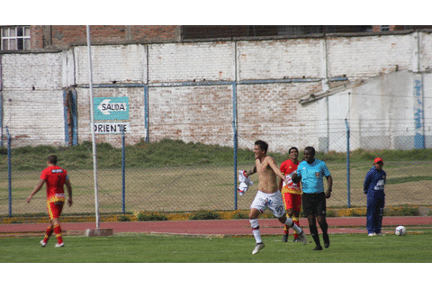 Pietro Flores explosiona de alegría al marcar el gol de la victoria de la San Martín