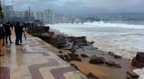Peruanas fallecieron por fuerte oleaje en playa de Antofagasta