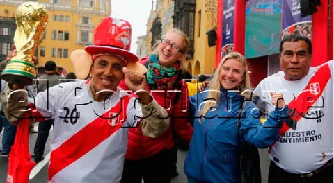 Hinchas rusas en Lima festejaron el trIunfo de su selección en Moscú