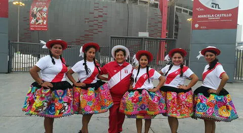 Chato con las Chicas Mañaneras orgullosos de la selección.