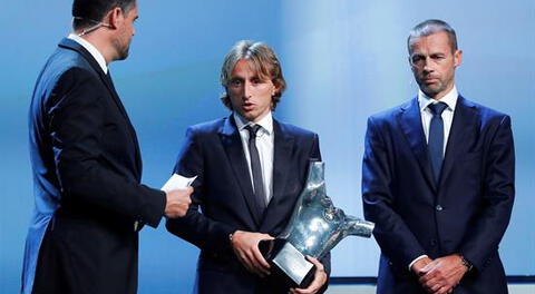 El croata Luka Modric del Real Madrid, elegido mejor jugador y mejor centrocampista de la temporada pasada por la UEFA. FOTO: EFE