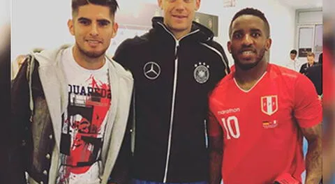 Jefferson Farfán, Calos Zambrano junto al arquero Manuel Neuer