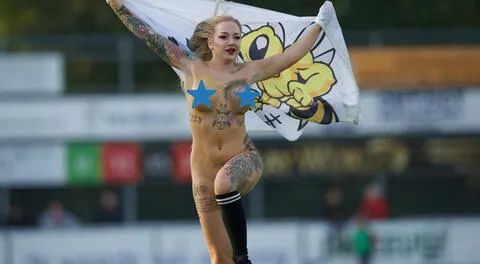 Foxy se paseó desnuda en un partido de tercera división