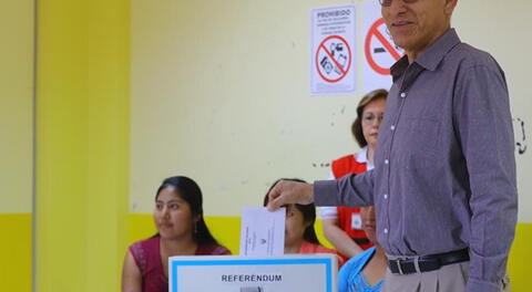 Martín Vizcarra acudió a votar en la región Moquegua