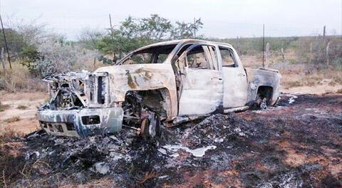 México: hallan 21 cadáveres en siete camionetas incendiadas