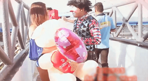 Payaso en Iquitos propone matrimonio a su novia en día de San Valentín