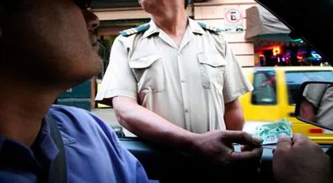 Policía rechazó un soborno de 10 soles que le ofreció un conductor