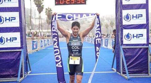 El triatleta colombiano Carlos Quinchara en varones con un tiempo de 29 minutos 