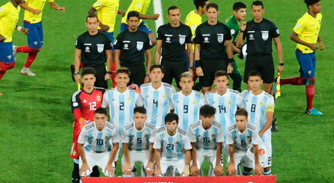 Jugadores argentinos irritaron a los hinchas peruanos por esta acción ante Ecuador