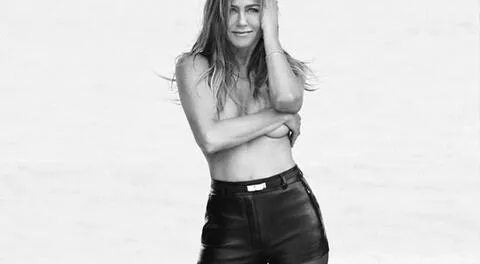 Jennifer Aniston celebra sus 50 y los festeja haciendo topless 