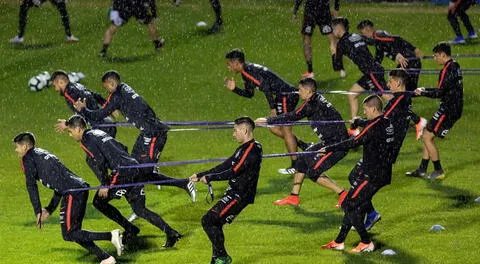 Chile entrenó ante una torrencial lluvia
