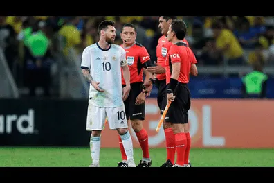 Messi fue un duro critico del trabajo de Zambrano. FOTO: EFE