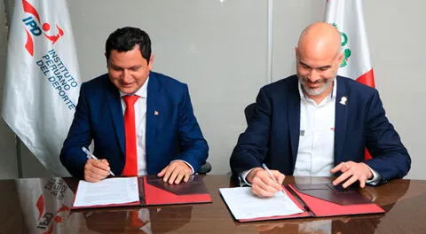 Sebastián Suito López, presidente del IPD y el Gobernador Regional de Piura, Servando García Correa fueron los encargados de firmar el convenio 