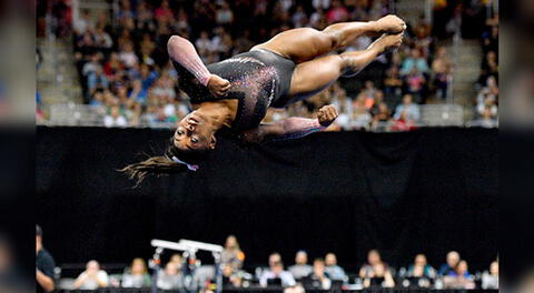 Simone Biles asombra al mundo tras primera gimnasta en hacer un doble salto mortal con triple giro