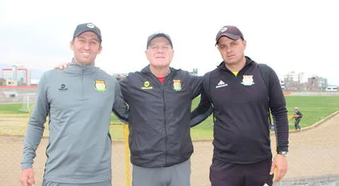 Carlos Ramacciotti junto a su comando técnico. FOTO: Eliete Manrique Añazgo