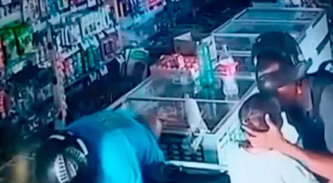  Ladrón besa a anciana y rechaza su dinero durante robo en supermercado [VIDEO]