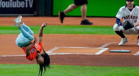 Simone Biles realizó el primer lanzamiento de la Serie Mundial entre Astros de Houston y Nacionales 