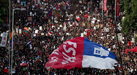 Multitudinaria marcha en Chile en señal de protesta contra el gobierno