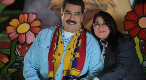 A Maduro se le vio bailando junto a su esposa 